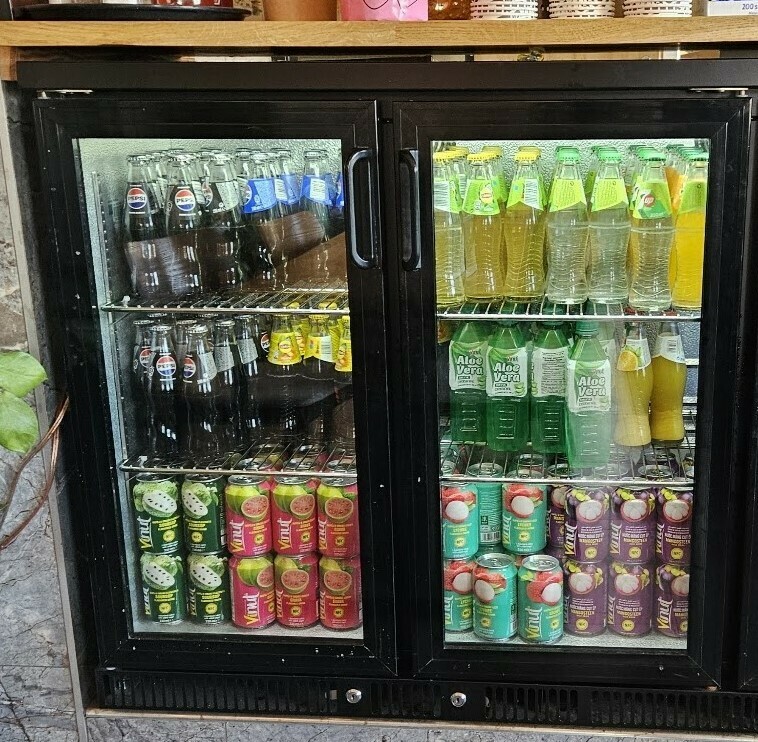 Chłodziarka podblatowa do butelek 2-drzwiowa czarna 227L | Yato Gastro YG-05355