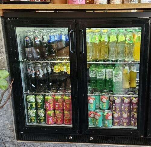 Chłodziarka podblatowa do butelek 2-drzwiowa czarna 227L | Yato Gastro YG-05355