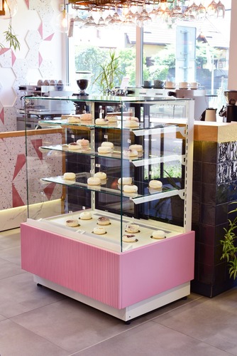Witryna cukiernicza chłodnicza Dolce Visione Premium 1300 Bianco | podświetlany cokół | białe wnętrze | 1300x670x1300...